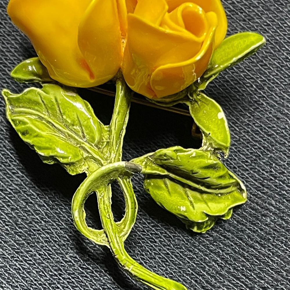 Vintage 3 Yellow Rose Bud Brooch - Picture 3 of 5